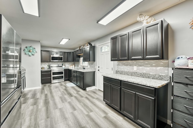3153 W Washita St, Springfield, MO 65807 - kitchen featuring stainless steel appliances, tasteful backsplash, and light wood-style floors