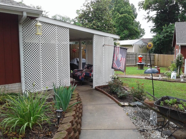 701 Spears Ave, Crane, MO 65633 - view of yard
