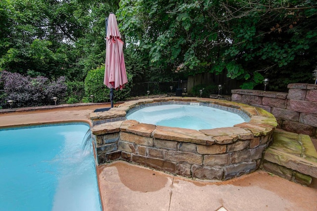 1108 N 18th Ave, Ozark, MO 65721 - view of swimming pool with an in-ground hot tub