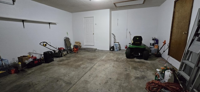2782 W Swan St, Springfield, MO 65807 - view of garage