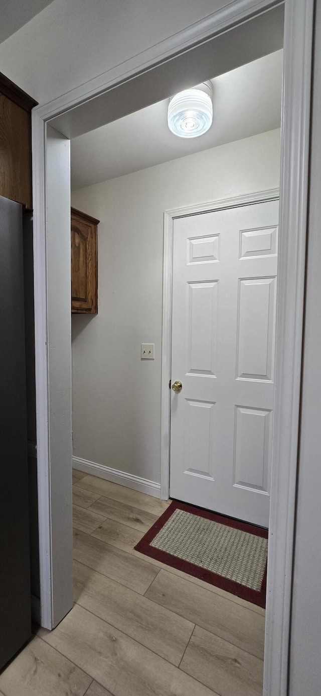 2782 W Swan St, Springfield, MO 65807 - entryway featuring light wood-style floors and baseboards
