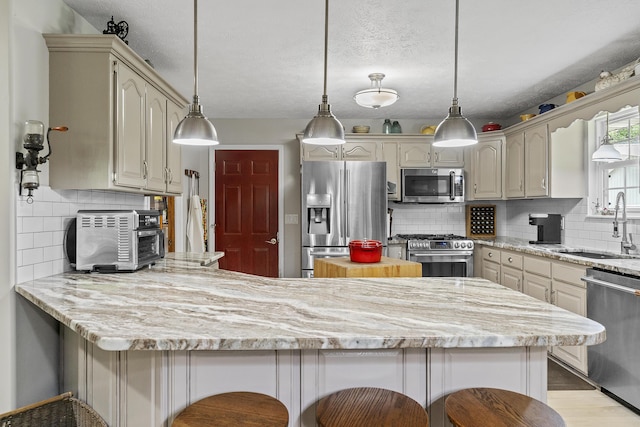 11996 N Farm Rd Unit 119, Brighton, MO 65617 - kitchen with stainless steel appliances, backsplash, a peninsula, a kitchen bar, and a textured ceiling