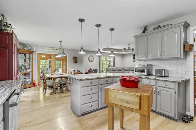 11996 N Farm Rd Unit 119, Brighton, MO 65617 - kitchen featuring gray cabinetry, a peninsula, light wood-style floors, and tasteful backsplash