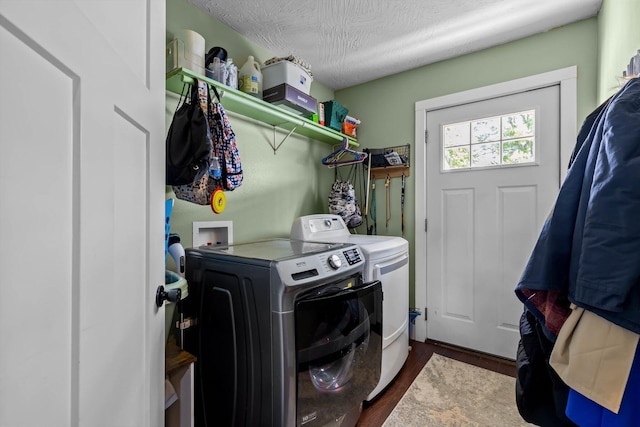 720 E Burford St, Marshfield, MO 65706 - laundry room with washer and clothes dryer, dark wood-type flooring, and a textured ceiling