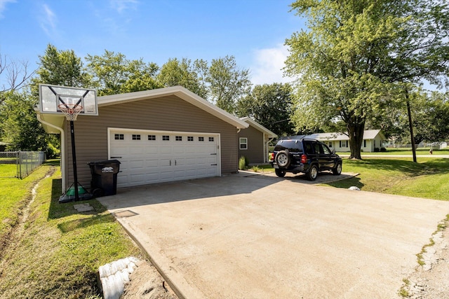 720 E Burford St, Marshfield, MO 65706 - garage featuring driveway
