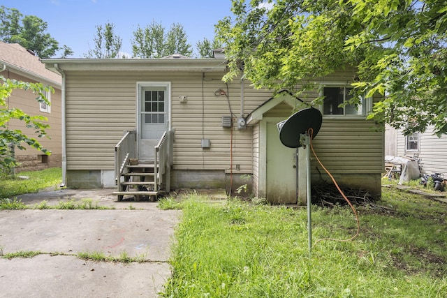825 W Nichols St, Springfield, MO 65802 - rear view of property featuring entry steps