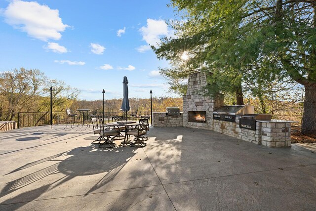 621 S Woodhaven Rd, Nixa, MO 65714 - view of patio with area for grilling