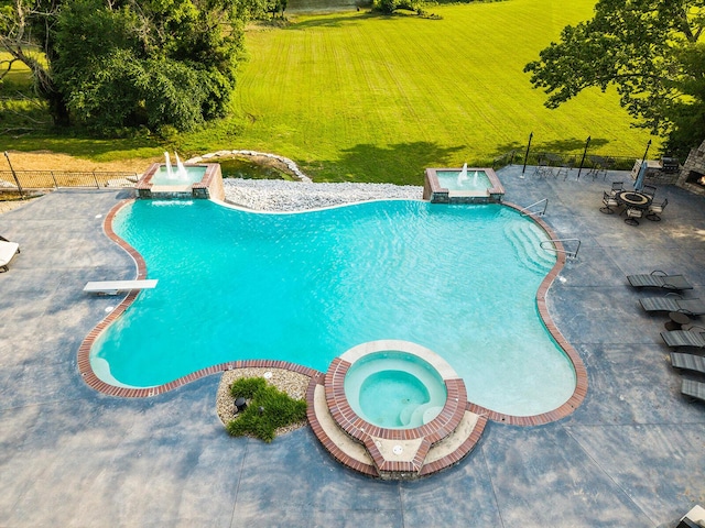 621 S Woodhaven Rd, Nixa, MO 65714 - view of pool featuring a pool with connected hot tub, a patio area, and a diving board