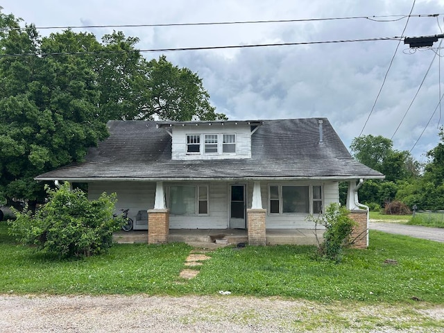 201 W Pennington Ave, Ava, MO 65608 - bungalow-style home with a porch and a front lawn