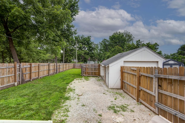 1612 N Grant Ave, Springfield, MO 65803 - fenced backyard featuring a detached garage