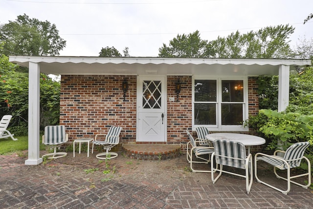 610 W Summit St, Bolivar, MO 65613 - view of patio with outdoor dining space