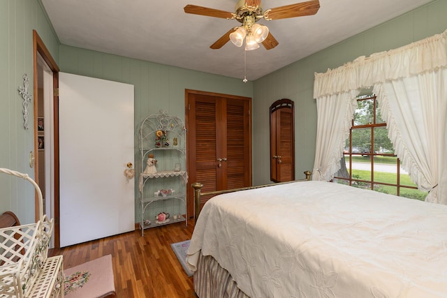 610 W Summit St, Bolivar, MO 65613 - bedroom featuring a closet, wood finished floors, and a ceiling fan
