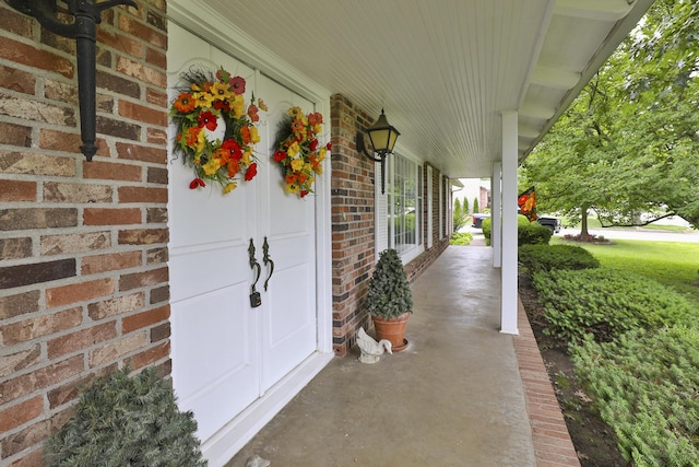 610 W Summit St, Bolivar, MO 65613 - property entrance featuring a porch and brick siding
