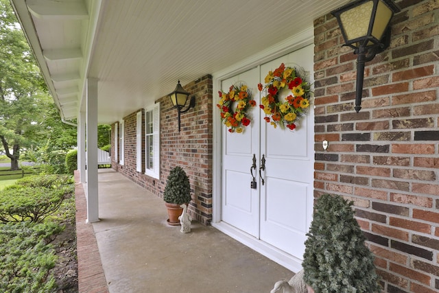 610 W Summit St, Bolivar, MO 65613 - entrance to property featuring covered porch and brick siding
