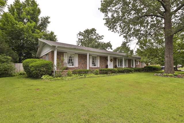 610 W Summit St, Bolivar, MO 65613 - single story home featuring brick siding