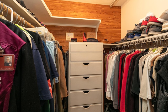 610 W Summit St, Bolivar, MO 65613 - view of walk in closet