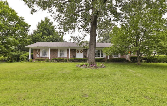 610 W Summit St, Bolivar, MO 65613 - ranch-style house with a front lawn and brick siding