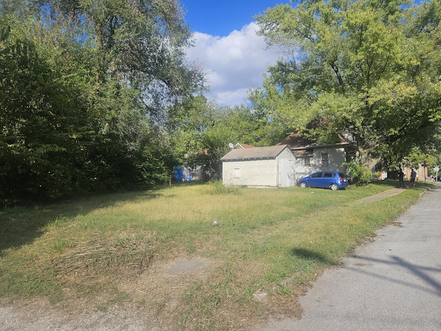 447 S New, Springfield, MO 65806 - view of yard with a storage unit