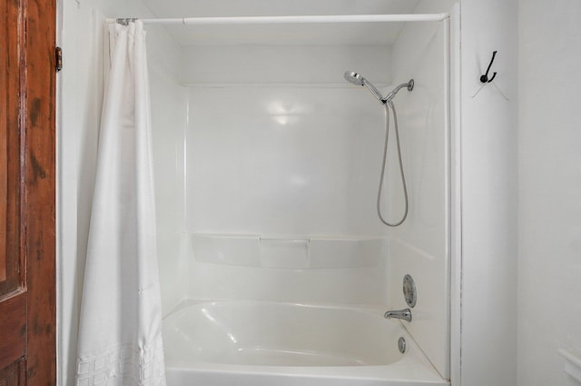 902 S Hickory St, Mount Vernon, MO 65712 - full bath with shower / bath combo with shower curtain