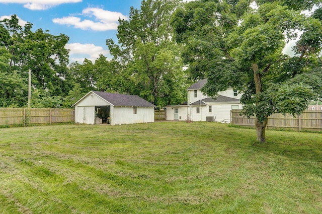 902 S Hickory St, Mount Vernon, MO 65712 - fenced backyard with an outdoor structure