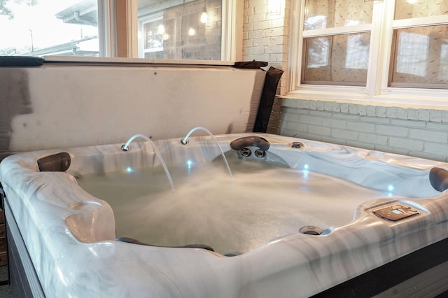 3449 N Rogers Ave, Springfield, MO 65803 - detailed view of a jacuzzi