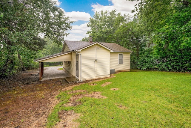 408 S 8th Ave, Ozark, MO 65721 - view of outdoor structure featuring a carport and driveway