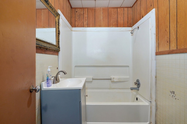 408 S 8th Ave, Ozark, MO 65721 - full bathroom with tile walls, vanity, and shower / washtub combination