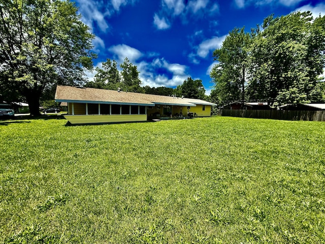 1128 E Crest Dr, Houston, MO 65483 - view of yard