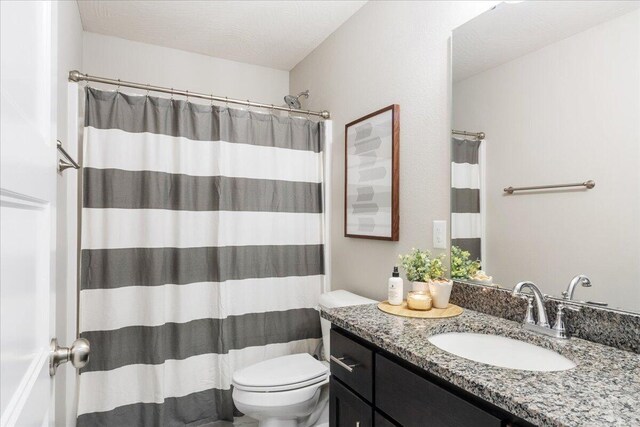 1651 N Penrose Ave, Nixa, MO 65714 - full bath with vanity and a shower with shower curtain