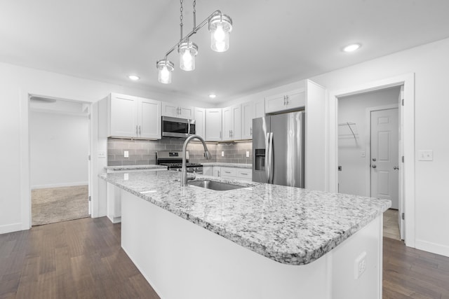 121 S Aspen St, Buffalo, MO 65622 - kitchen with appliances with stainless steel finishes, dark wood-style floors, tasteful backsplash, recessed lighting, and white cabinetry
