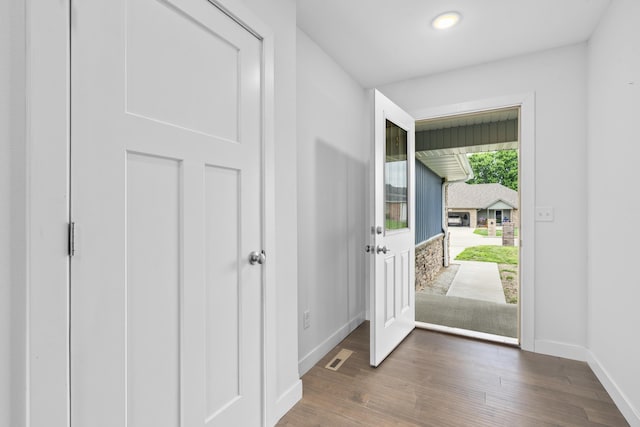 121 S Aspen St, Buffalo, MO 65622 - entryway featuring wood finished floors and recessed lighting