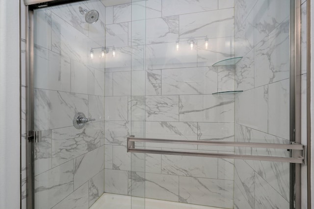 842 E Acacia Ln, Nixa, MO 65714 - bathroom featuring a shower stall
