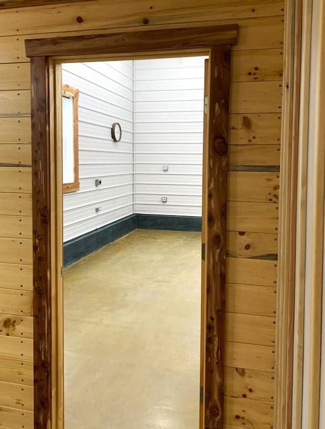 200 NE 90th Ln, Lamar, MO 64759 - hall featuring finished concrete floors