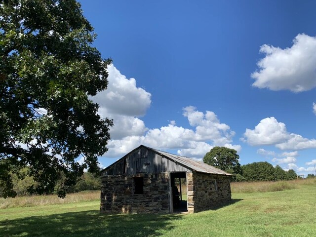 200 NE 90th Ln, Lamar, MO 64759 - view of barn featuring a lawn