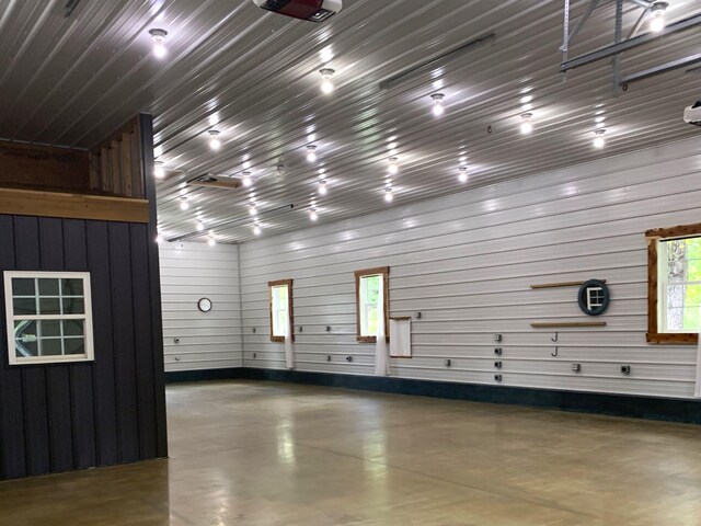 200 NE 90th Ln, Lamar, MO 64759 - garage featuring baseboards