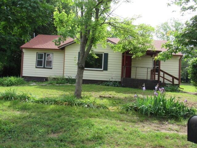 2650 N Pierce Ave, Springfield, MO 65803 - view of front of house with a front yard