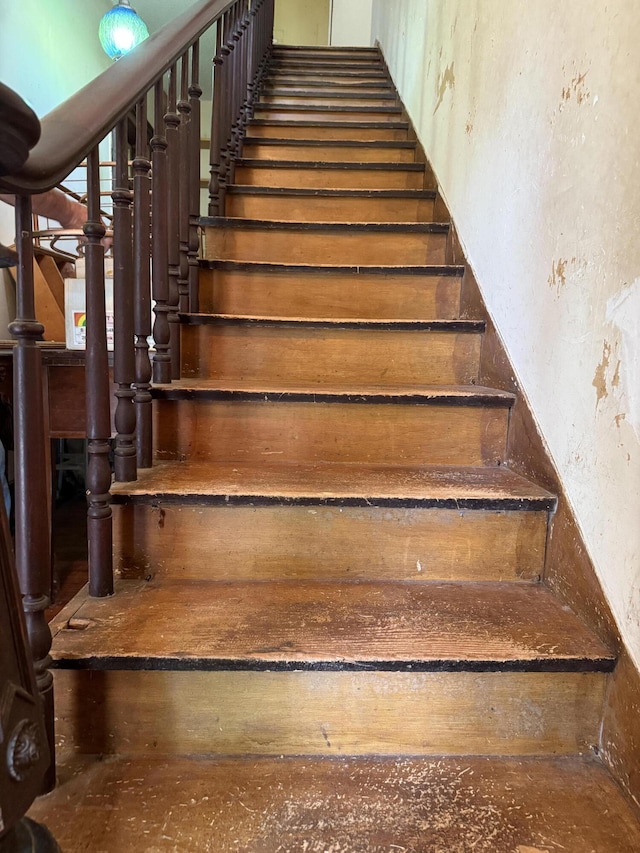 405 N Walnut St, Pierce City, MO 65723 - view of staircase