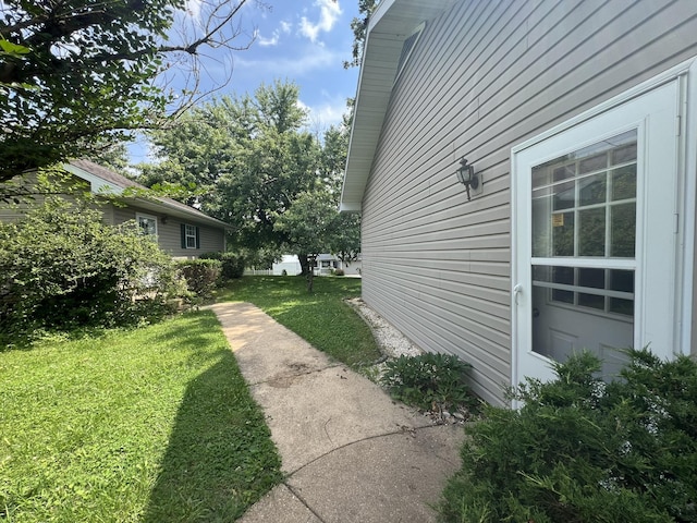 1014 Sassafras St, Willow Springs, MO 65793 - view of side of property featuring a yard