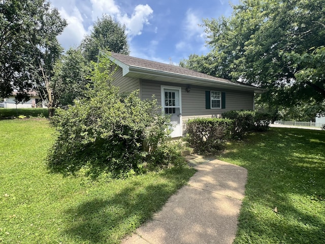 1014 Sassafras St, Willow Springs, MO 65793 - view of side of home with a yard