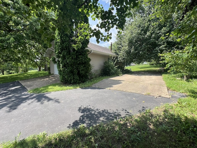 1014 Sassafras St, Willow Springs, MO 65793 - view of side of home with asphalt driveway and a lawn