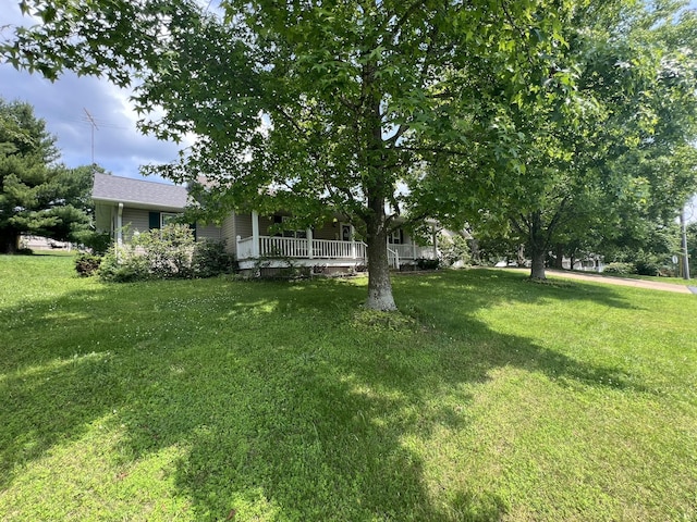 1014 Sassafras St, Willow Springs, MO 65793 - view of green lawn featuring a porch