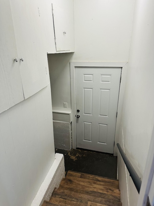 652 W Hovey St, Springfield, MO 65802 - view of staircase