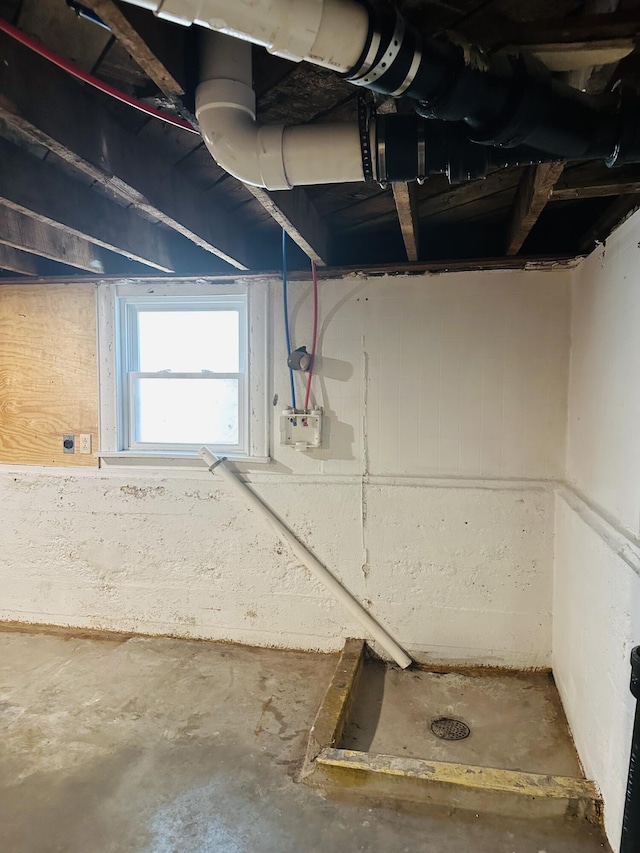 652 W Hovey St, Springfield, MO 65802 - view of below grade area