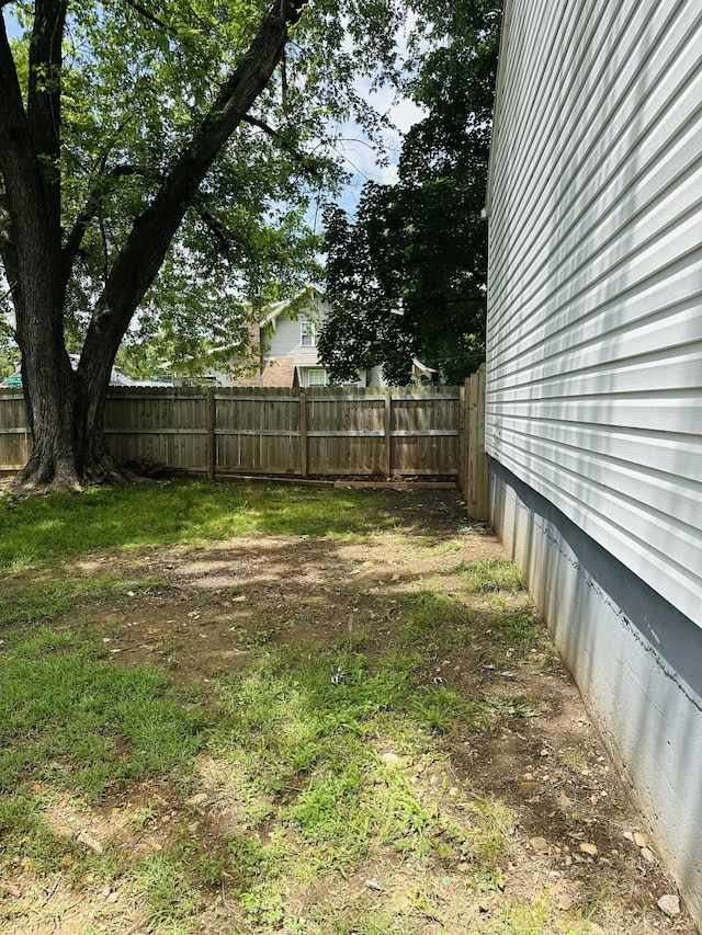 652 W Hovey St, Springfield, MO 65802 - view of yard
