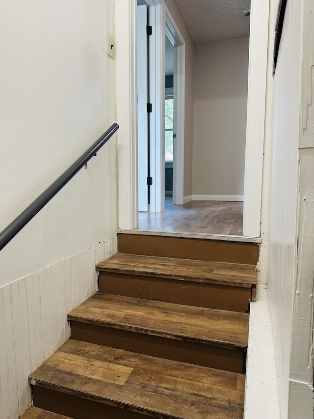 652 W Hovey St, Springfield, MO 65802 - view of stairs