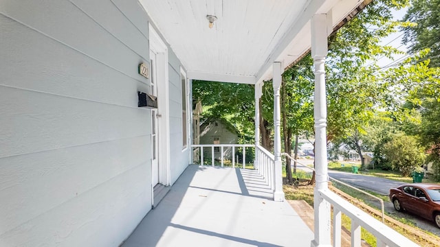 220 S 3rd St, Thayer, MO 65791 - view of covered porch