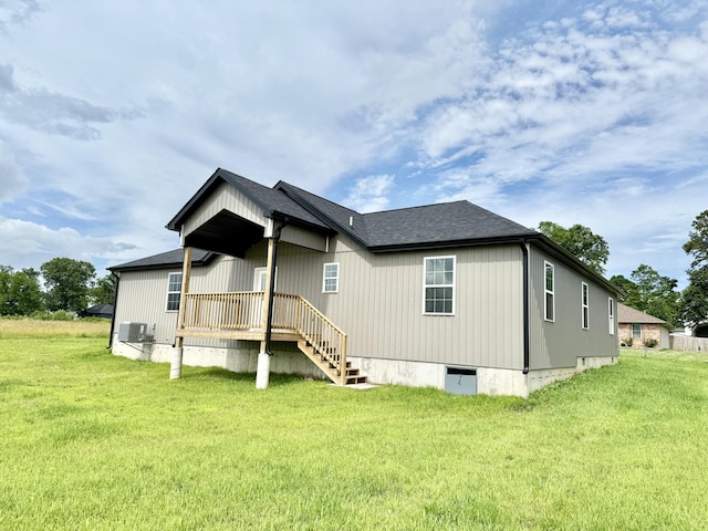2605 Country Dr, Mountain Grove, MO 65711 - rear view of house featuring a yard and a shingled roof