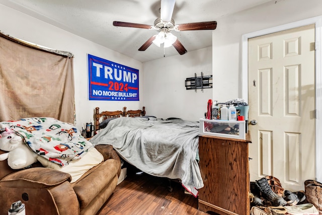 1673 E Chestnut St, Springfield, MO 65802 - bedroom with wood finished floors and a ceiling fan