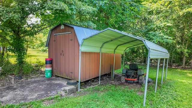 167 Timber Valley Rd, Mammoth Spring, AR 72554 - view of outdoor structure with a carport