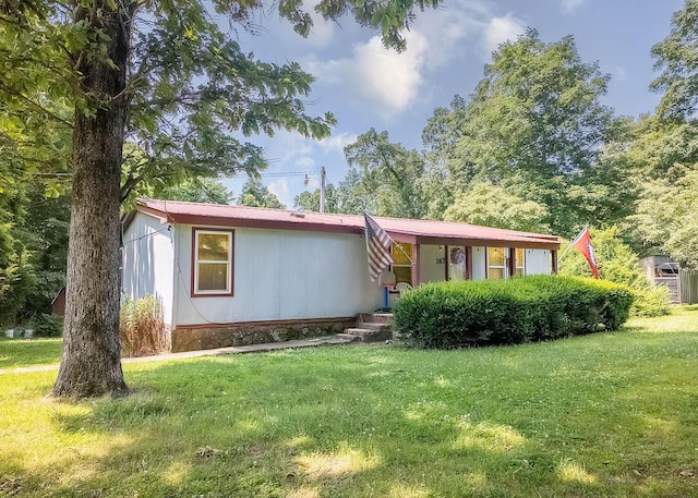 167 Timber Valley Rd, Mammoth Spring, AR 72554 - single story home with a front yard and a metal roof